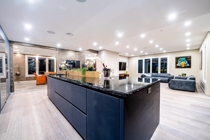 Photo 9 at 594 Craigmohr Drive, Glenmore, West Vancouver