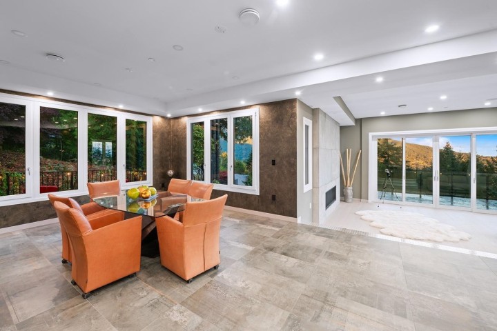 Photo 10 at 594 Craigmohr Drive, Glenmore, West Vancouver