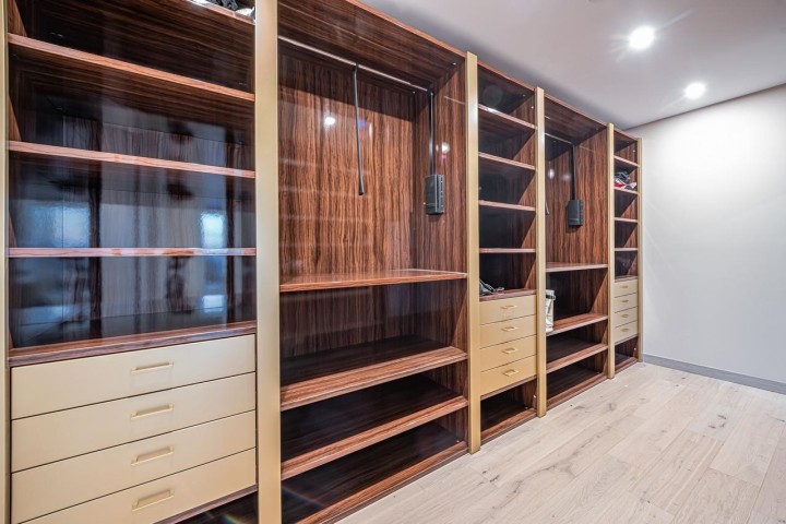 Photo 18 at 594 Craigmohr Drive, Glenmore, West Vancouver