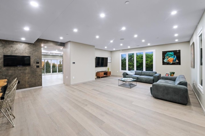 Photo 11 at 594 Craigmohr Drive, Glenmore, West Vancouver