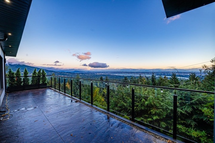Photo 40 at 594 Craigmohr Drive, Glenmore, West Vancouver