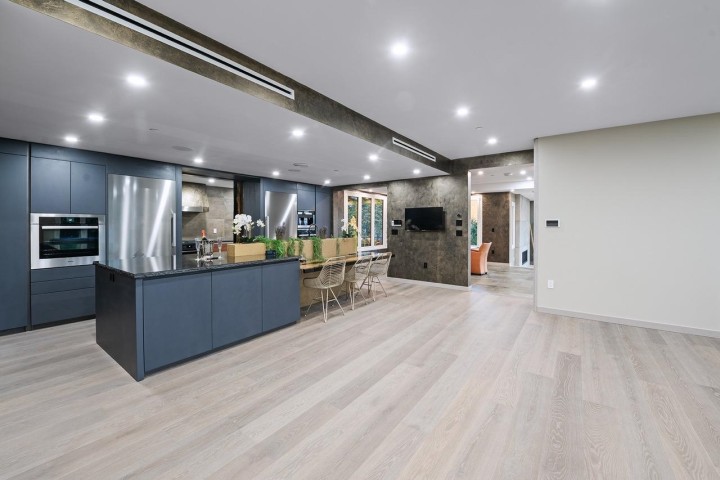 Photo 8 at 594 Craigmohr Drive, Glenmore, West Vancouver