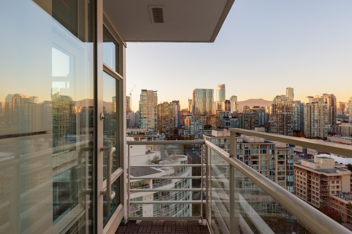 Photo 10 at 2305 - 1199 Marinaside Crescent, Yaletown, Vancouver West