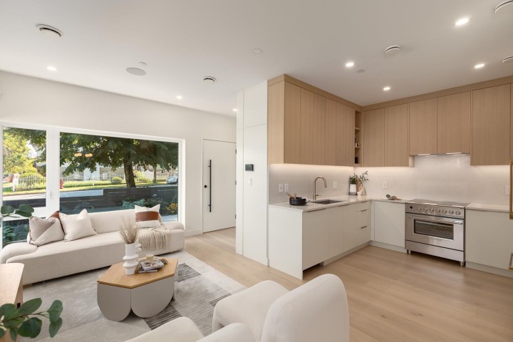 Photo 3 at 5403 Wales Street, Collingwood VE, Vancouver East