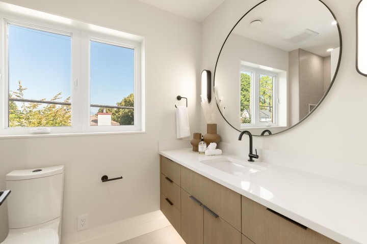 Photo 9 at 5403 Wales Street, Collingwood VE, Vancouver East