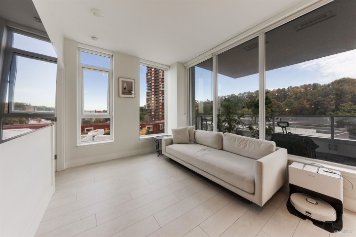 Photo 7 at 906 - 3438 Sawmill Crescent, South Marine, Vancouver East