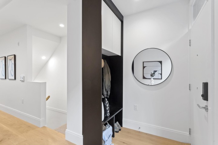 Photo 2 at 563 W 26th Avenue, Cambie, Vancouver West