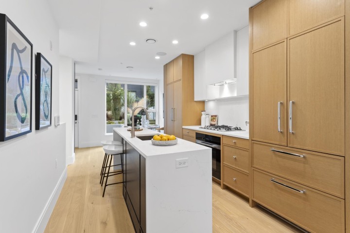 Photo 6 at 563 W 26th Avenue, Cambie, Vancouver West