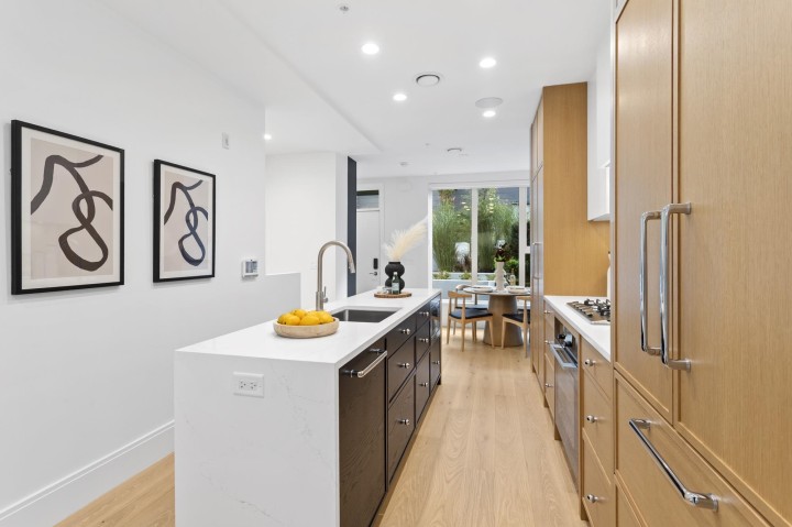 Photo 7 at 563 W 26th Avenue, Cambie, Vancouver West