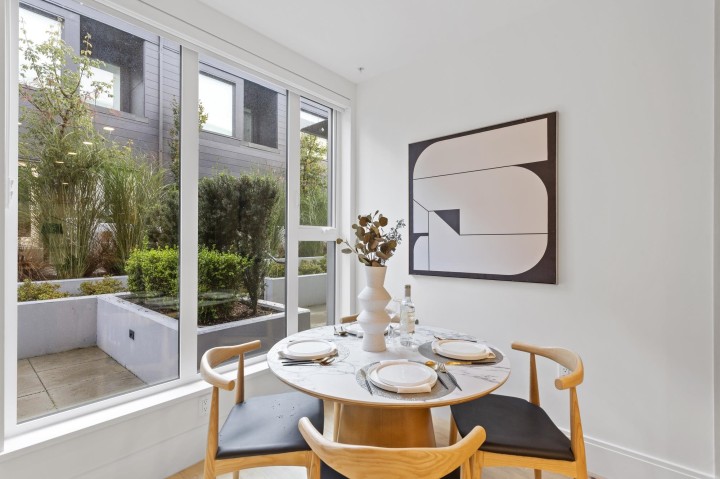 Photo 3 at 563 W 26th Avenue, Cambie, Vancouver West