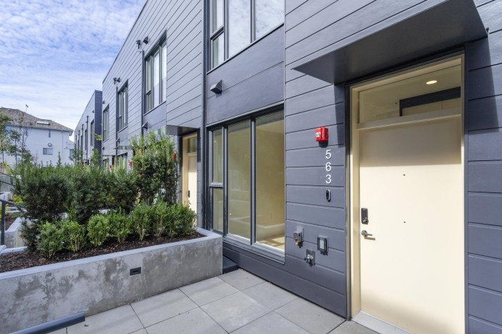 Photo 1 at 563 W 26th Avenue, Cambie, Vancouver West