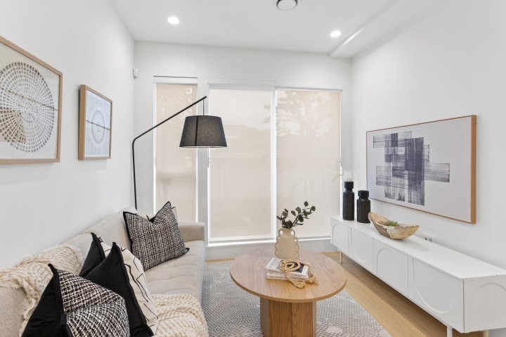 Photo 9 at 563 W 26th Avenue, Cambie, Vancouver West