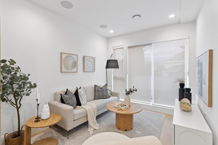 Photo 8 at 563 W 26th Avenue, Cambie, Vancouver West