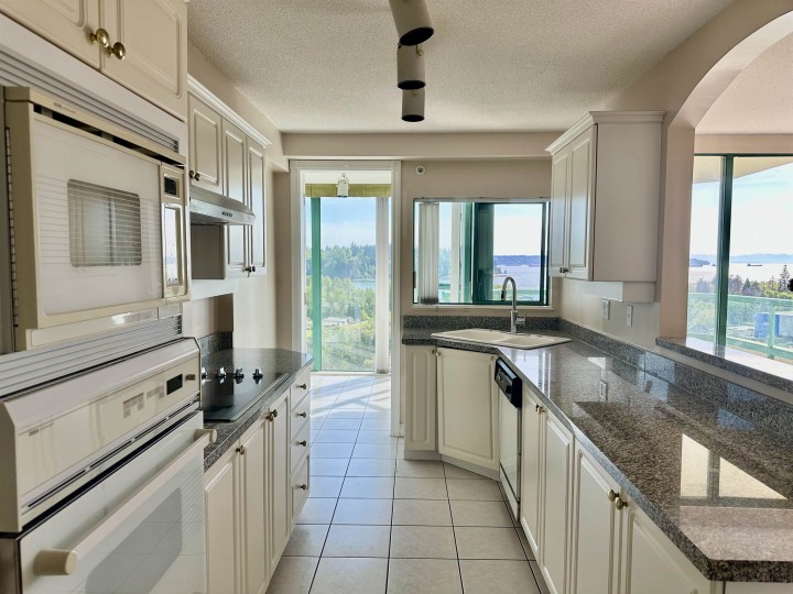 Photo 13 at 20C - 338 Taylor Way, Park Royal, West Vancouver