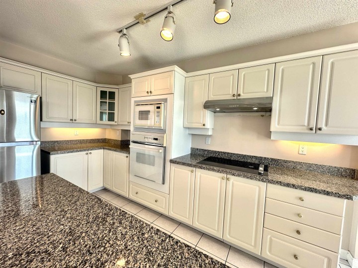 Photo 15 at 20C - 338 Taylor Way, Park Royal, West Vancouver