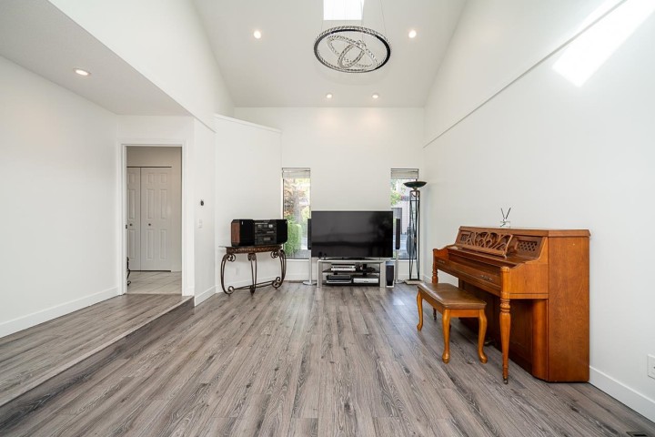 Photo 5 at 7225 Quatsino Drive, Champlain Heights, Vancouver East