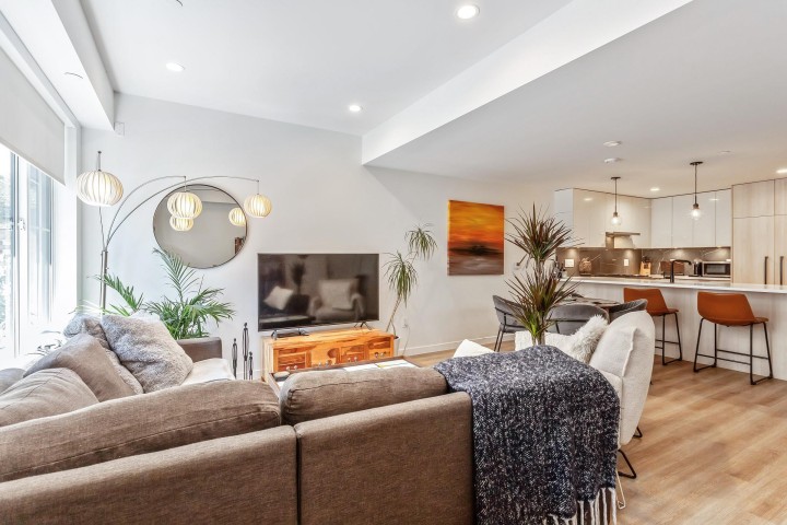 Photo 4 at 6 - 237 Ridgeway Avenue, Lower Lonsdale, North Vancouver