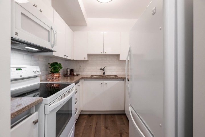 Photo 11 at 304 - 1928 Nelson Street, West End VW, Vancouver West