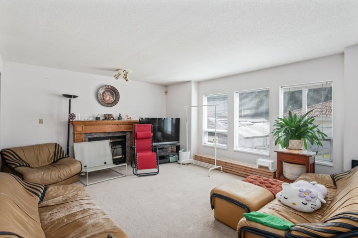 Photo 4 at 3662 W 49th Avenue, Southlands, Vancouver West