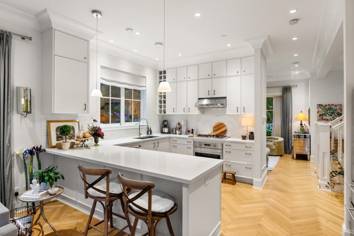 Photo 2 at 98 W 18th Avenue, Cambie, Vancouver West