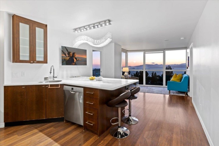 Photo 2 at 1401 - 907 Beach Avenue, Yaletown, Vancouver West