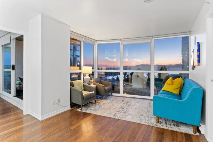 Photo 3 at 1401 - 907 Beach Avenue, Yaletown, Vancouver West