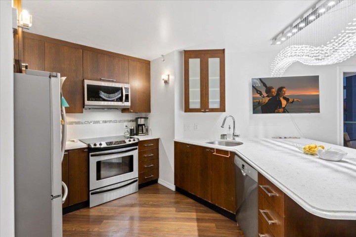 Photo 5 at 1401 - 907 Beach Avenue, Yaletown, Vancouver West