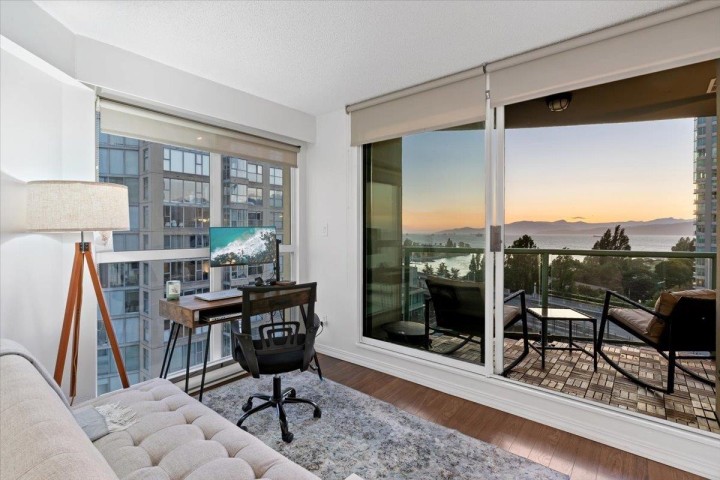 Photo 9 at 1401 - 907 Beach Avenue, Yaletown, Vancouver West