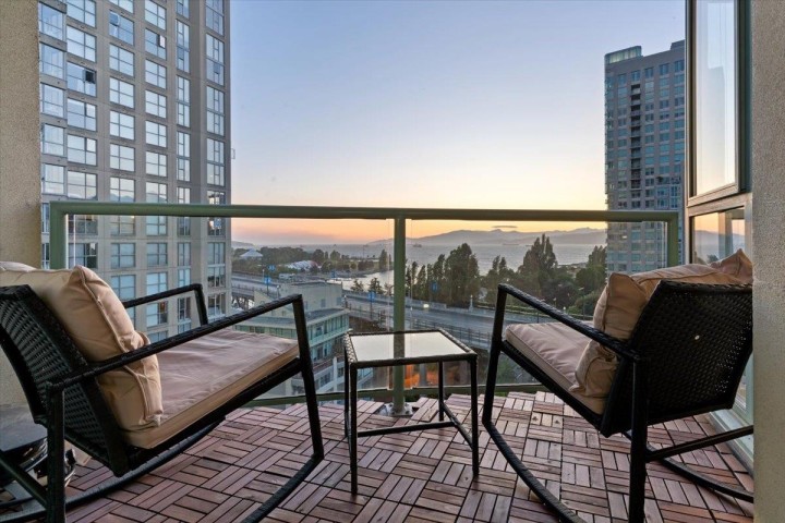 Photo 10 at 1401 - 907 Beach Avenue, Yaletown, Vancouver West