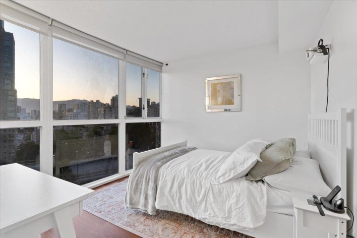 Photo 8 at 1401 - 907 Beach Avenue, Yaletown, Vancouver West