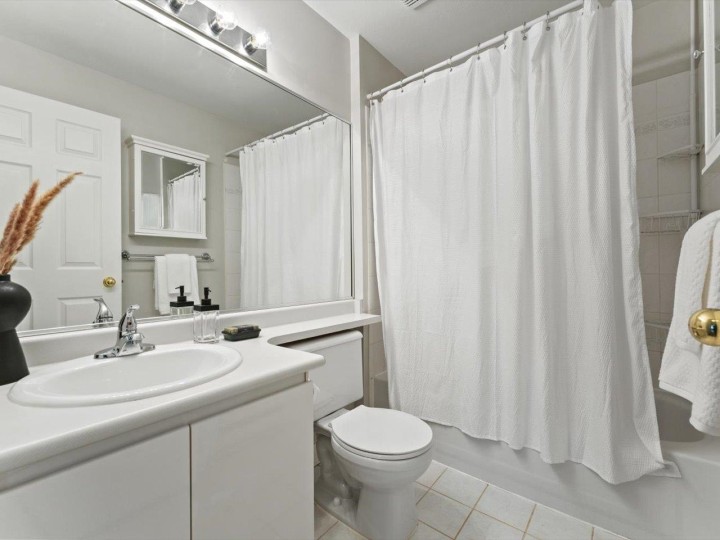 Photo 17 at 205 - 3638 W Broadway, Kitsilano, Vancouver West