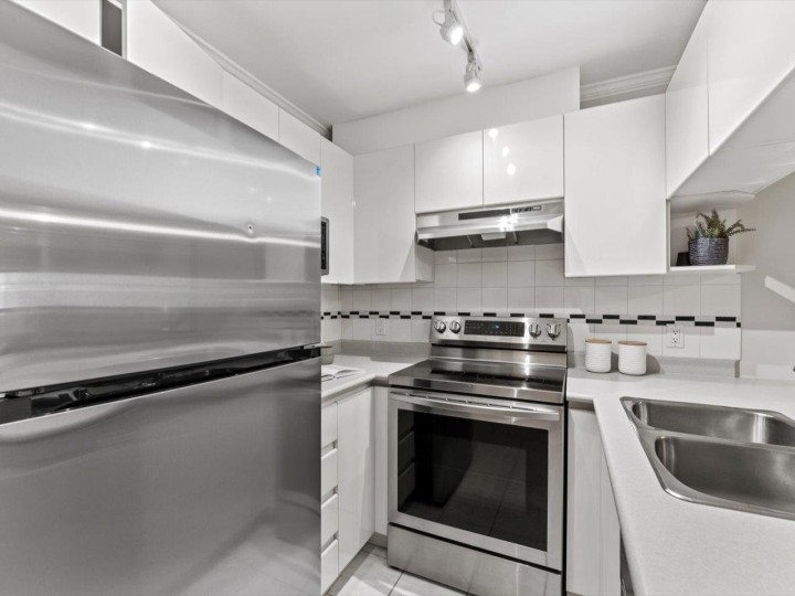 Photo 12 at 205 - 3638 W Broadway, Kitsilano, Vancouver West