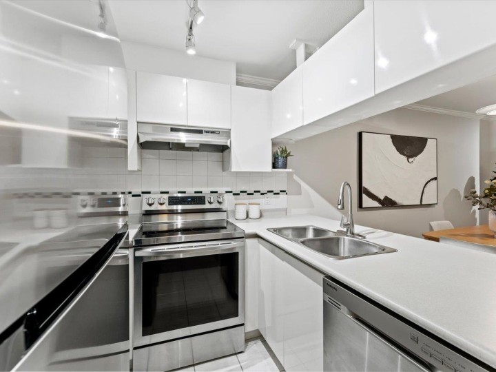 Photo 11 at 205 - 3638 W Broadway, Kitsilano, Vancouver West