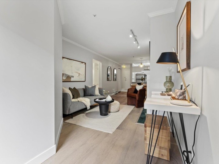 Photo 4 at 205 - 3638 W Broadway, Kitsilano, Vancouver West