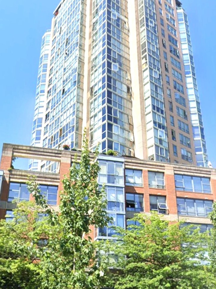 Photo 1 at 40 - 1200 Pacific Boulevard, Yaletown, Vancouver West
