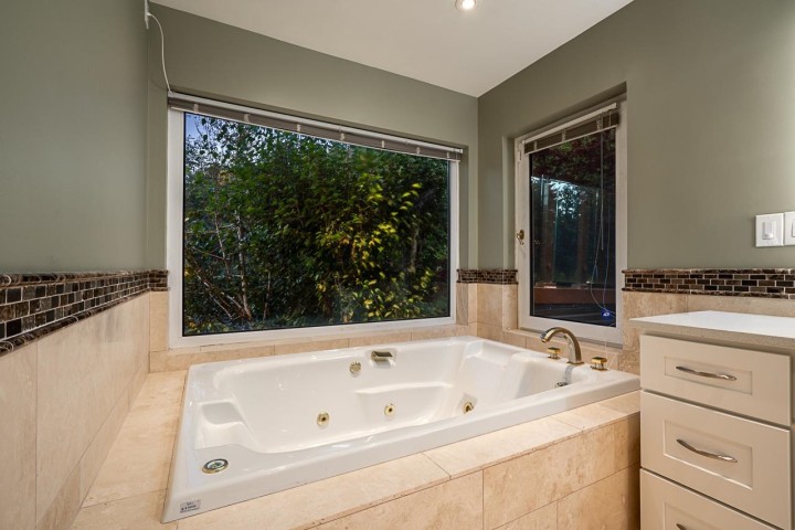 Photo 23 at 1562 Pinecrest Drive, Canterbury WV, West Vancouver