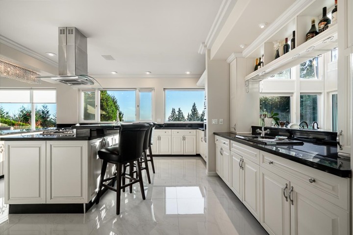 Photo 13 at 1562 Pinecrest Drive, Canterbury WV, West Vancouver