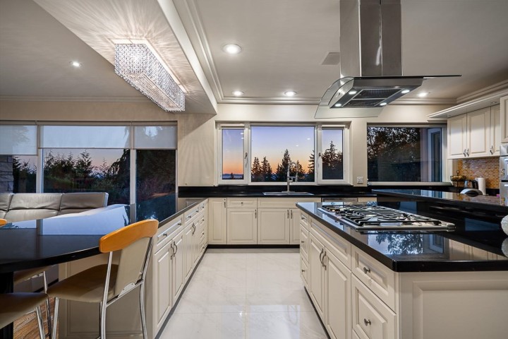 Photo 14 at 1562 Pinecrest Drive, Canterbury WV, West Vancouver