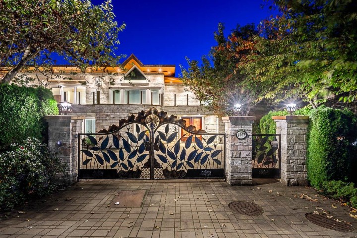 Photo 4 at 1562 Pinecrest Drive, Canterbury WV, West Vancouver