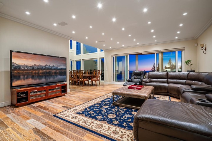 Photo 8 at 1562 Pinecrest Drive, Canterbury WV, West Vancouver