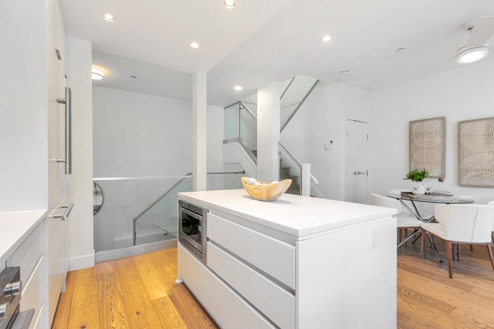 Photo 6 at 2431 W Broadway Street, Kitsilano, Vancouver West