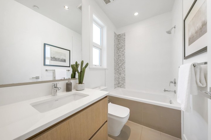 Photo 20 at 2431 W Broadway Street, Kitsilano, Vancouver West