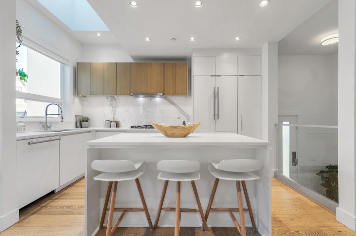 Photo 8 at 2431 W Broadway Street, Kitsilano, Vancouver West