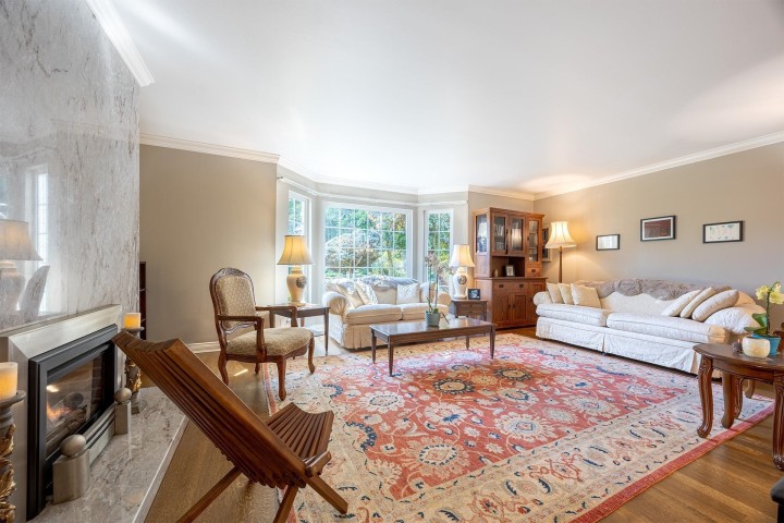 Photo 2 at 539 Newcroft Place, Cedardale, West Vancouver