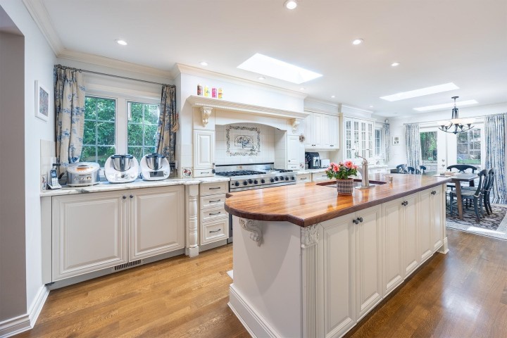 Photo 13 at 539 Newcroft Place, Cedardale, West Vancouver