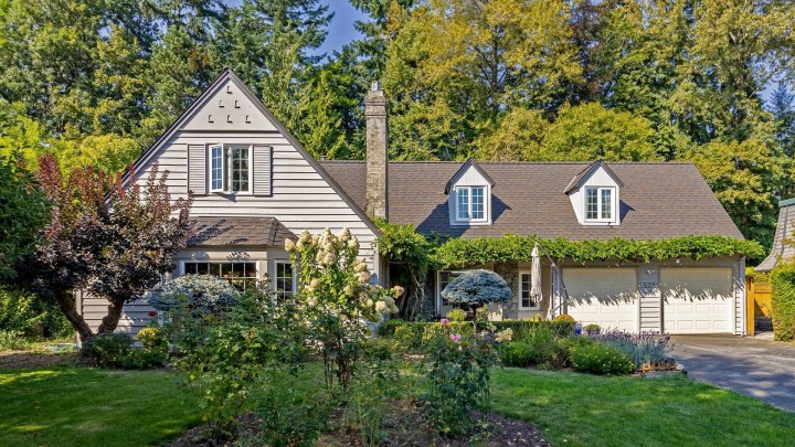 Photo 1 at 539 Newcroft Place, Cedardale, West Vancouver