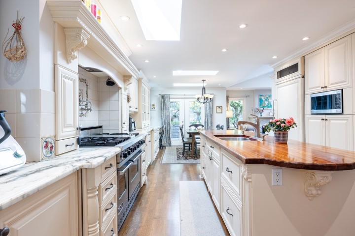 Photo 14 at 539 Newcroft Place, Cedardale, West Vancouver