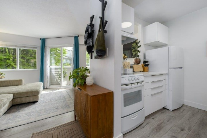 Photo 9 at 301 - 29 Nanaimo Street, Hastings, Vancouver East