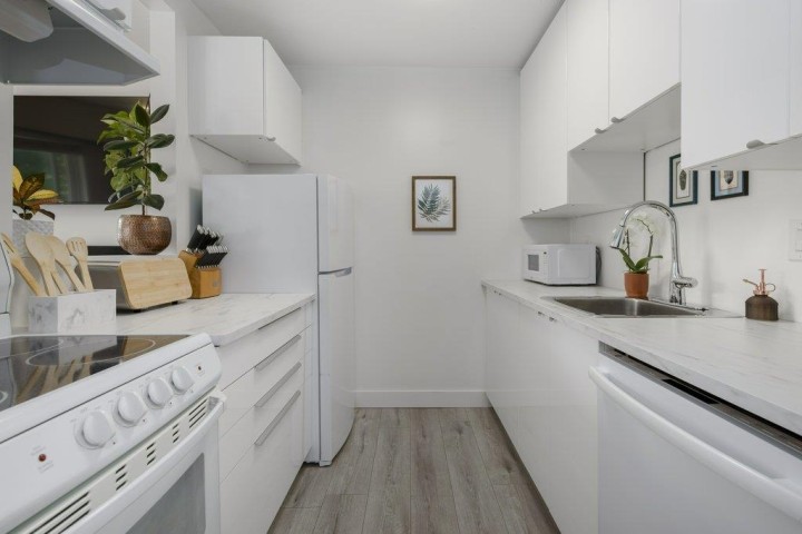 Photo 11 at 301 - 29 Nanaimo Street, Hastings, Vancouver East