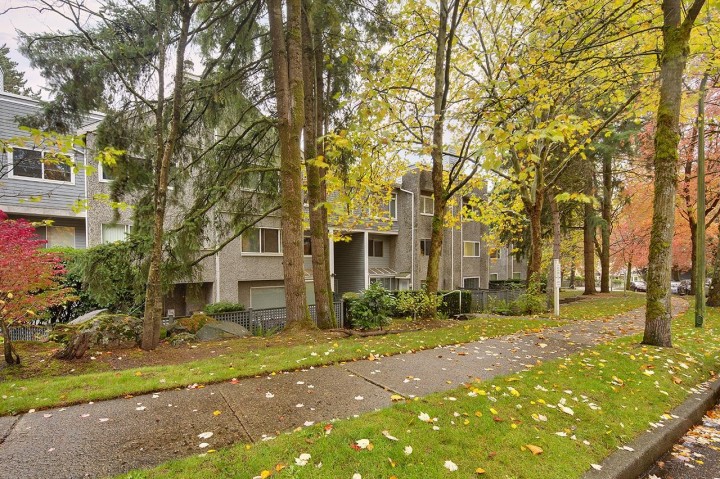 Photo 2 at 3380 Marquette Crescent, Champlain Heights, Vancouver East